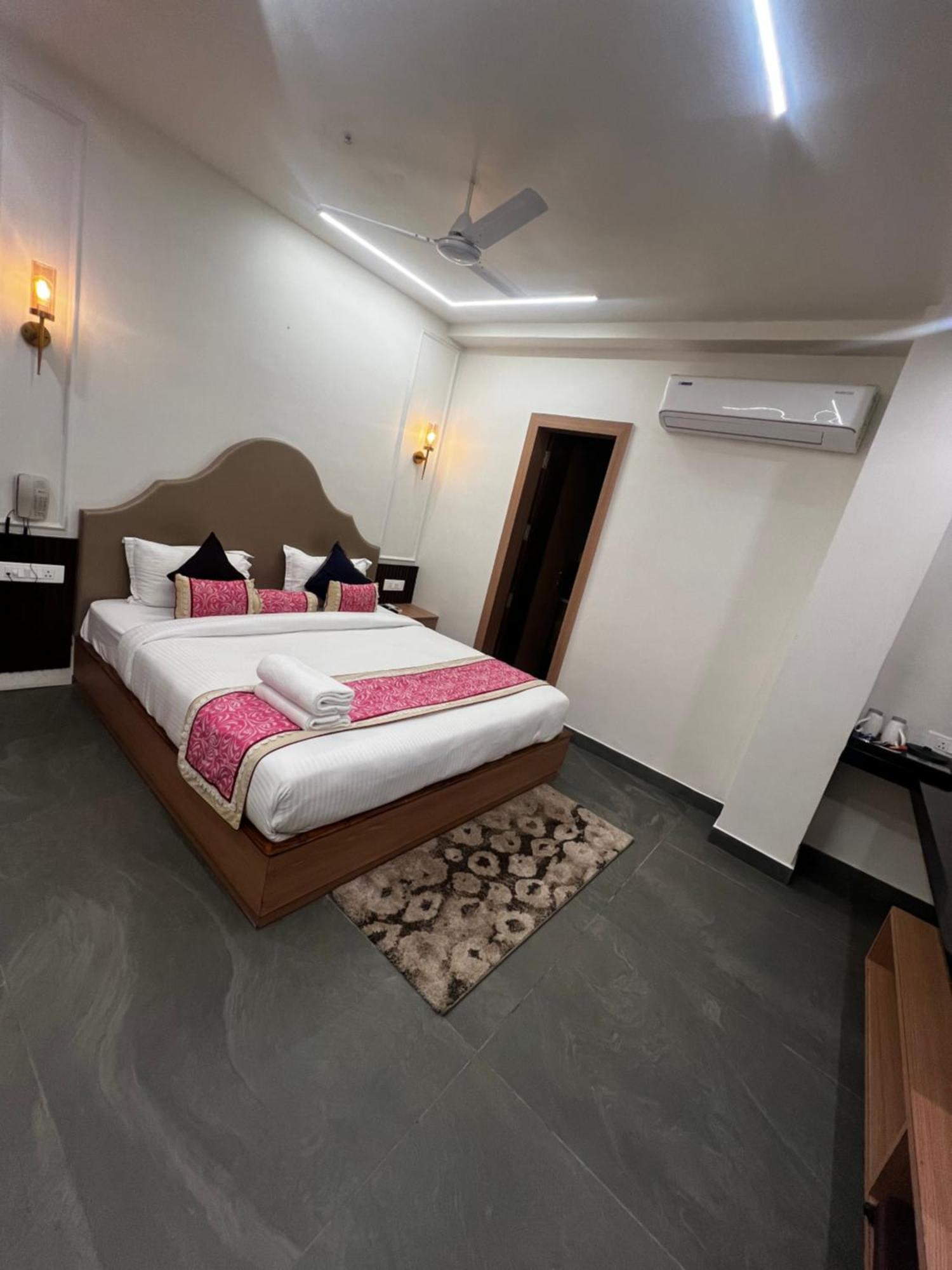 Anaya Retreat Hotel Varanasi Bagian luar foto