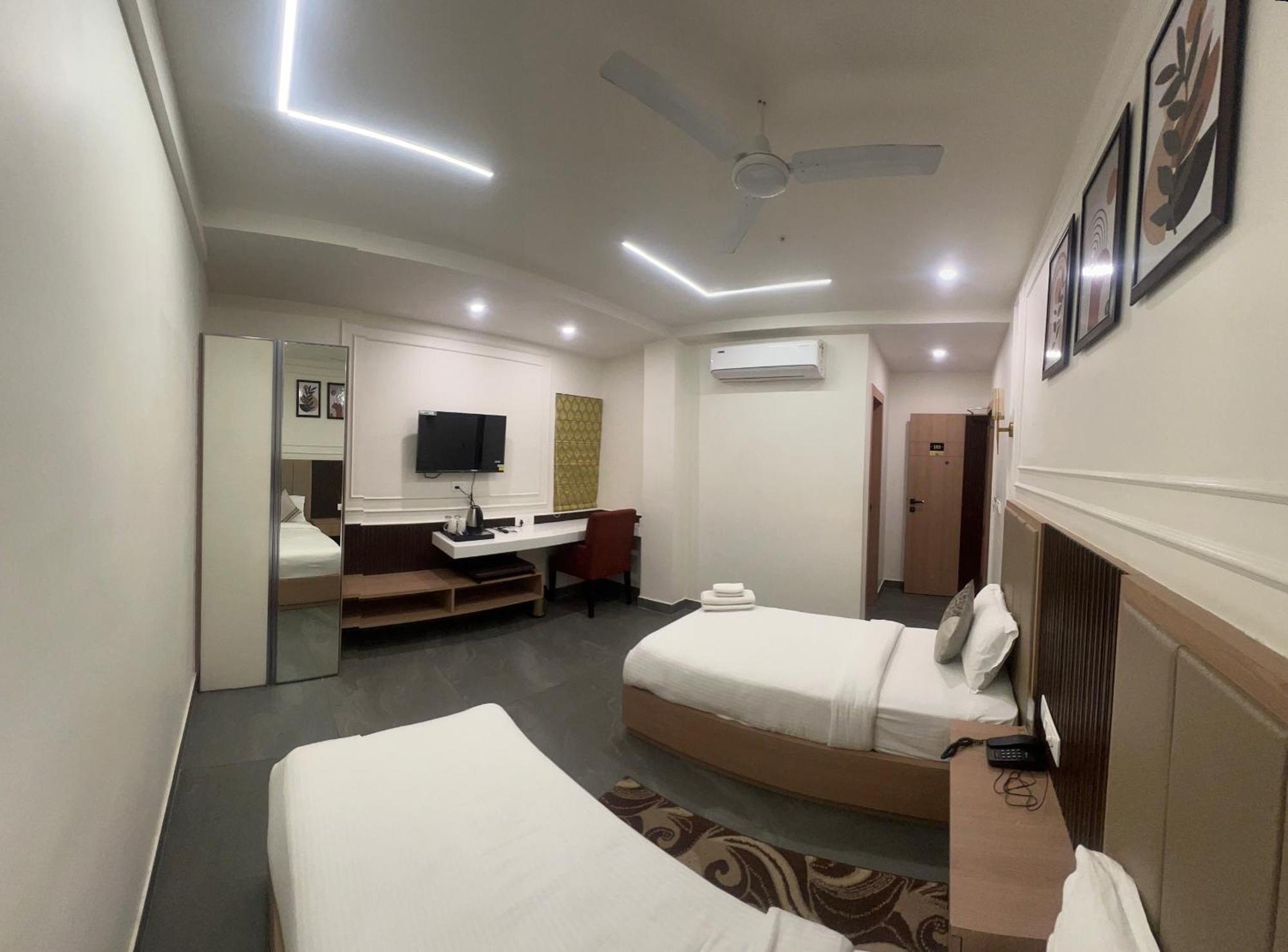 Anaya Retreat Hotel Varanasi Bagian luar foto